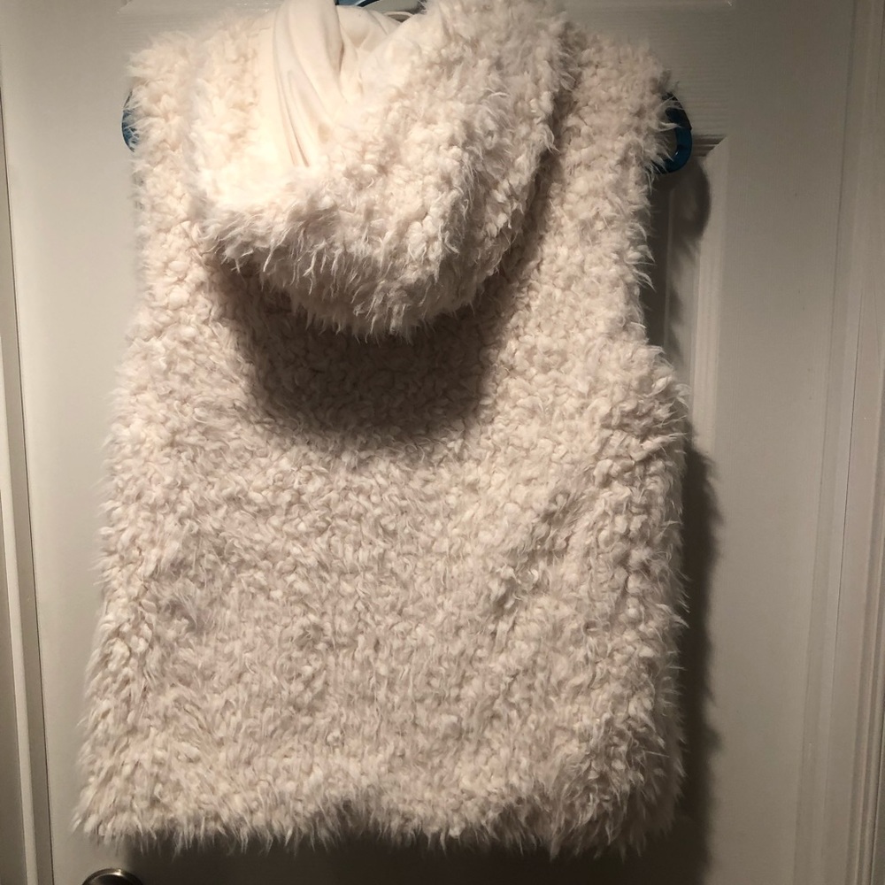 Xhilaration yummy-furry vest